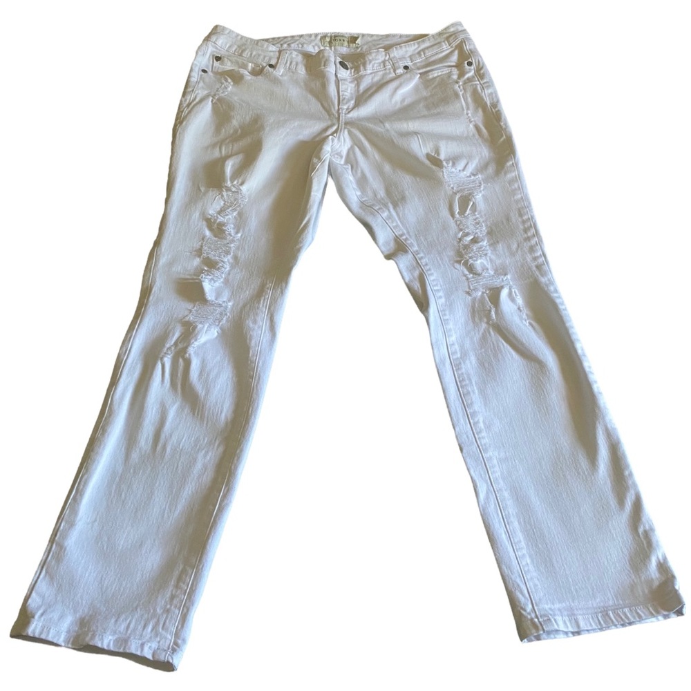 TORRID BOYFRIEND JEAN - DISTRESSED WHITE WASH
